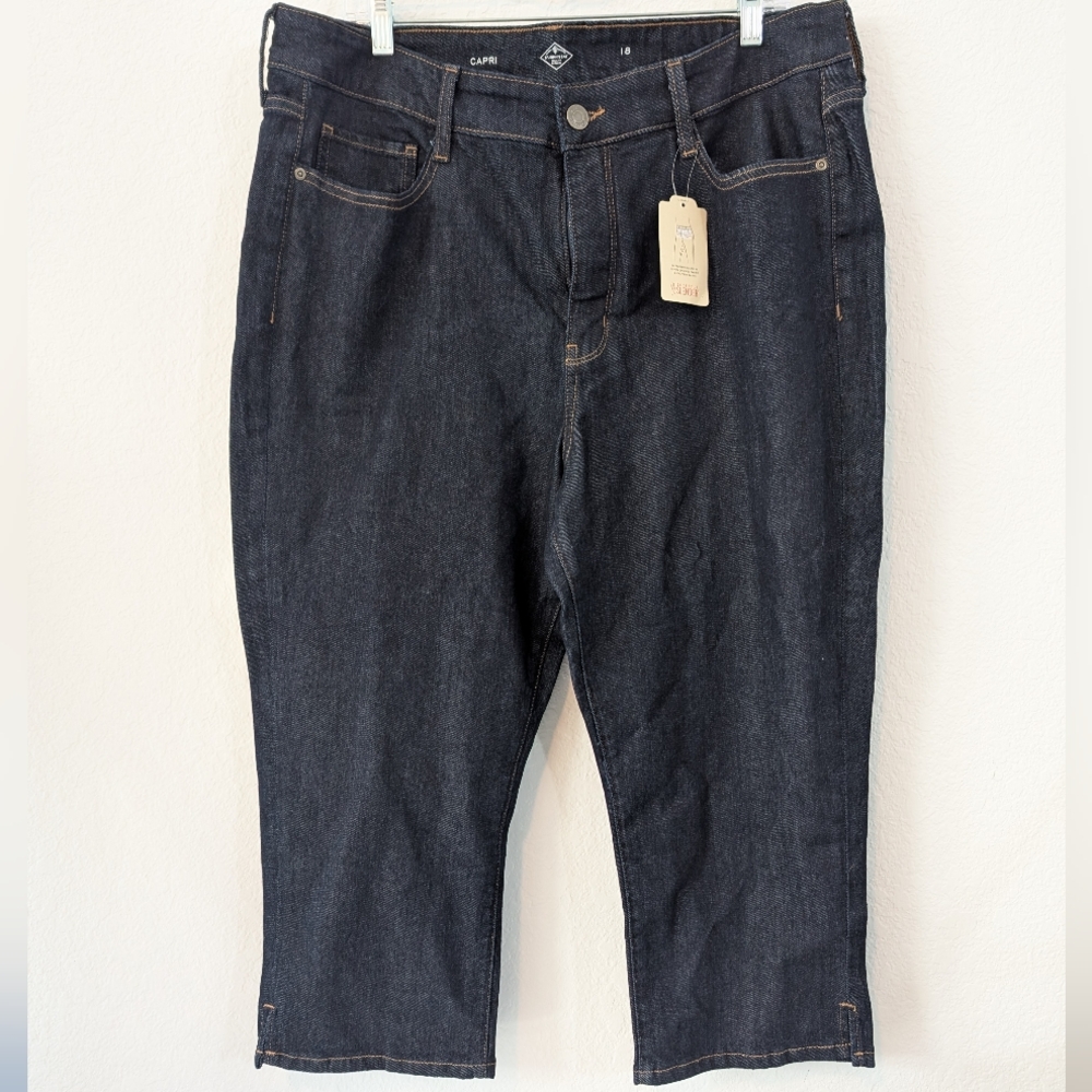 St-Johns Bay Dark Wash Denim Capri NWT